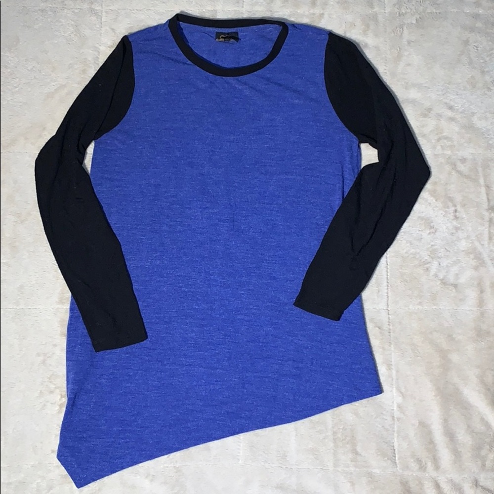 Serena Williams black and blue tunic